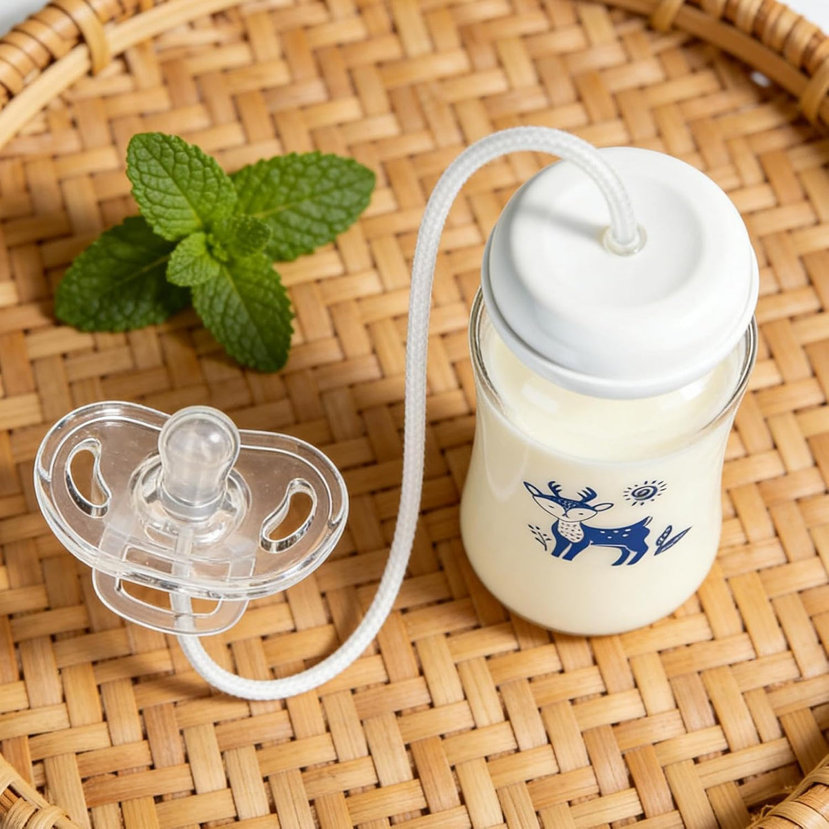 Hands-free baby feeding bottle